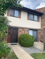 3 Tower Ct in Downers Grove, IL - Building Photo