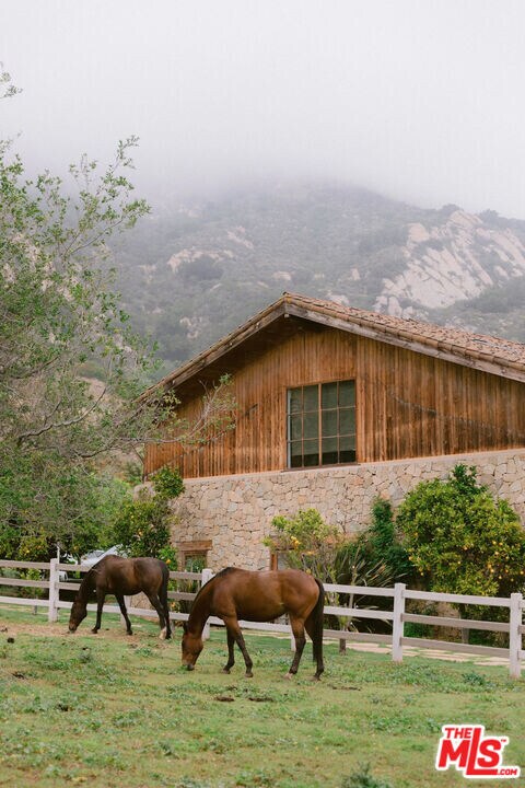 3340 Foothill Rd in Carpinteria, CA - Building Photo