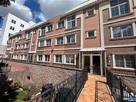 124 68th St in Guttenberg, NJ - Building Photo