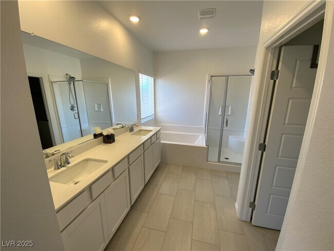 3706 Etendre Ct in Las Vegas, NV - Building Photo - Building Photo