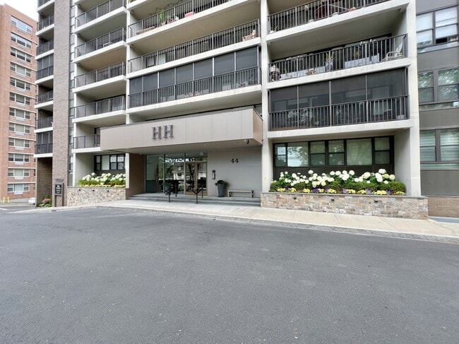 44 Strawberry Hill Ave in Stamford, CT - Building Photo - Building Photo
