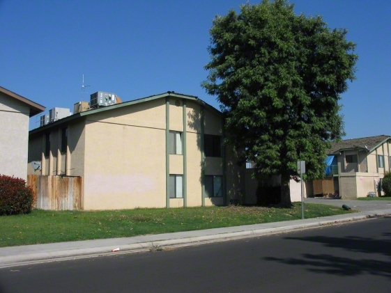 3308 Loyalton Ave in Bakersfield, CA - Building Photo