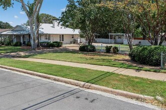 2728 Ridgeview Ln in Irving, TX - Building Photo - Building Photo