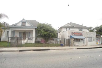 702-706 N Garey Ave in Pomona, CA - Building Photo - Building Photo