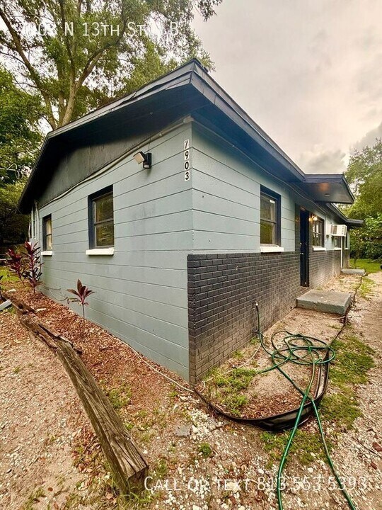 7903 N 13th St in Tampa, FL - Foto de edificio