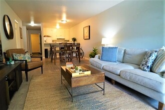 288 Whitmore St, Unit 127 in Oakland, CA - Building Photo - Building Photo
