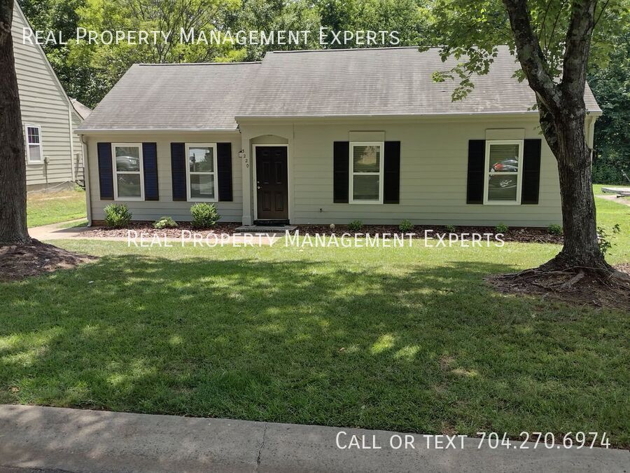 3220 Braewick Pl in Charlotte, NC - Building Photo