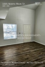 1005 N Main St in Clawson, MI - Building Photo - Building Photo