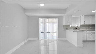 2412 W 54th Pl in Hialeah, FL - Building Photo - Building Photo
