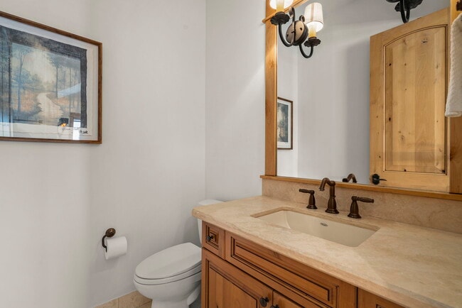 10247 Valmont Trail in Truckee, CA - Building Photo - Building Photo