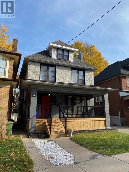 207-207 Fairleigh Ave S in Hamilton, ON - Building Photo