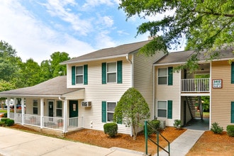 Brighton Place Apartments in Charlotte, NC - Building Photo - Building Photo