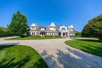 70 Pheasant Close E in Southampton, NY - Building Photo - Building Photo