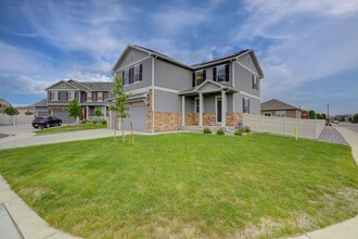 5471 Scenic Ave in Longmont, CO - Building Photo - Building Photo