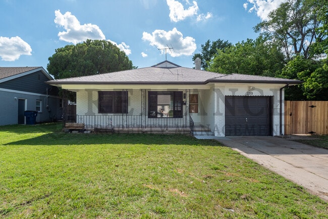 property at 2201 S Glendale