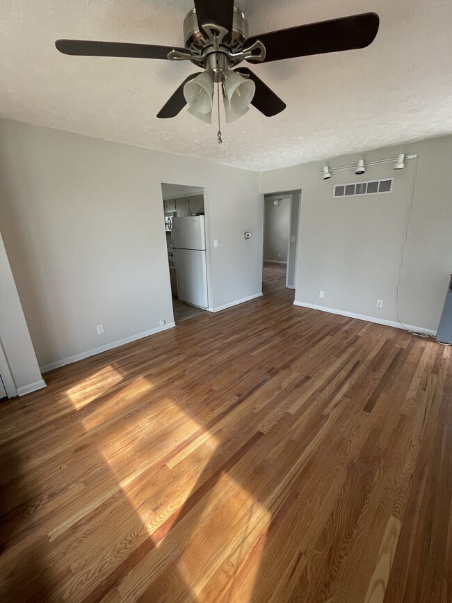 property at 866 S 45th St