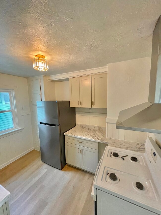 250 Saint Lawrence Ave, Unit Upper in Buffalo, NY - Building Photo - Building Photo