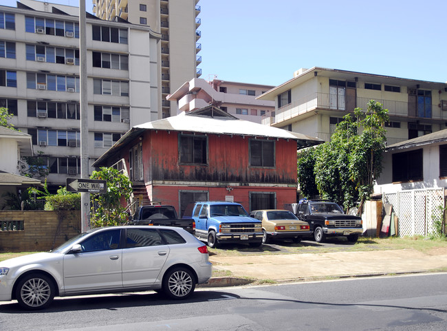 411 Kalaimoku St in Honolulu, HI - Building Photo - Building Photo