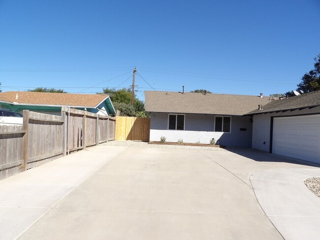 1329 W Loquat Ave in Lompoc, CA - Building Photo - Building Photo