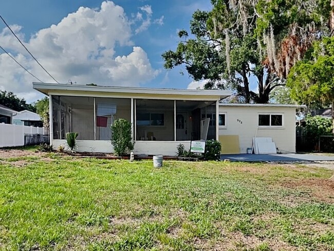 905 Alicia Ave