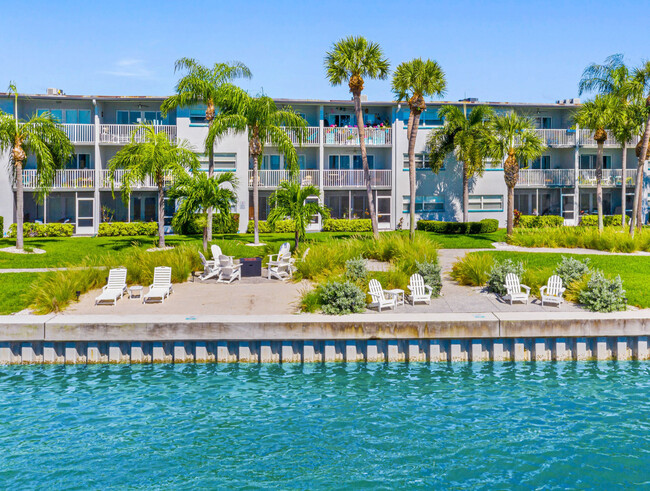 Seaside Villas in Gulfport, FL - Foto de edificio - Building Photo