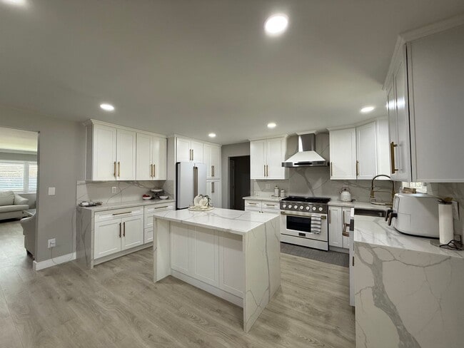 3356 Travis Ave in Simi Valley, CA - Building Photo - Building Photo