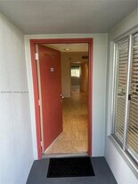 800 SW 137th Ave in Pembroke Pines, FL - Building Photo
