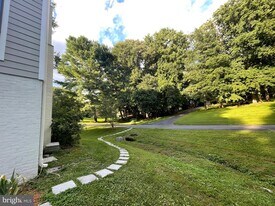 3137 Trenholm Dr in Oakton, VA - Building Photo