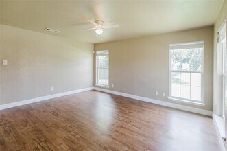 1112 Thannisch Dr in Arlington, TX - Building Photo - Building Photo