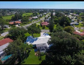 7202 Bounty Dr in Sarasota, FL - Building Photo - Building Photo