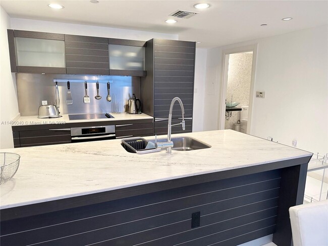 200 S Biscayne Blvd, Unit 4314 in Miami, FL - Foto de edificio - Building Photo