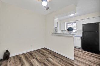 Huntington Place in Houston, TX - Building Photo - Interior Photo