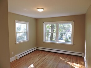 211 Forest St, Unit 1 in Arlington, MA - Foto de edificio - Building Photo