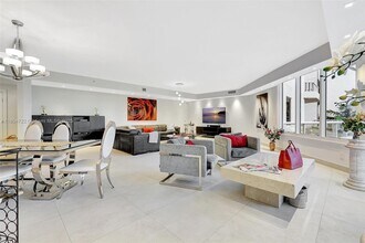21200 Point Pl in Aventura, FL - Building Photo - Building Photo