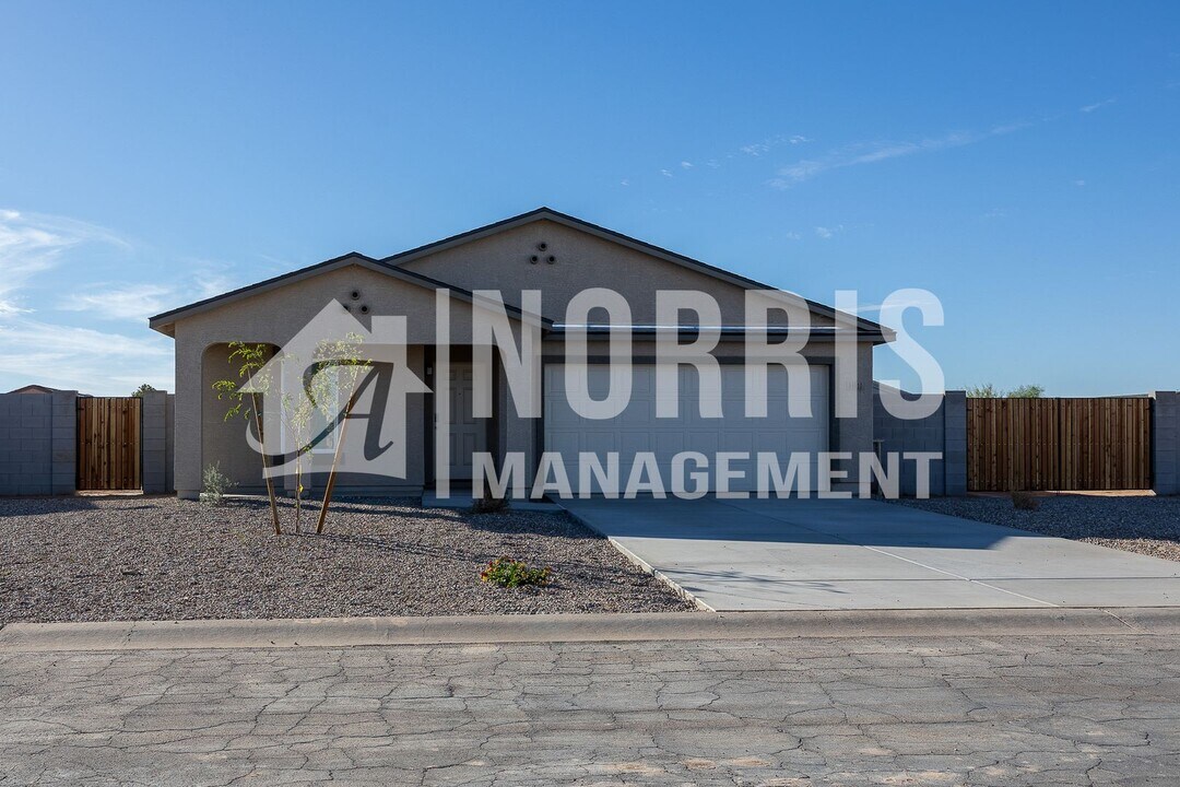 15510 S Bentley Dr in Arizona City, AZ - Building Photo