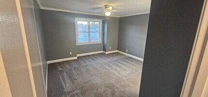 94 Tennis Plaza Rd, Unit 1 in Dracut, MA - Foto de edificio - Building Photo