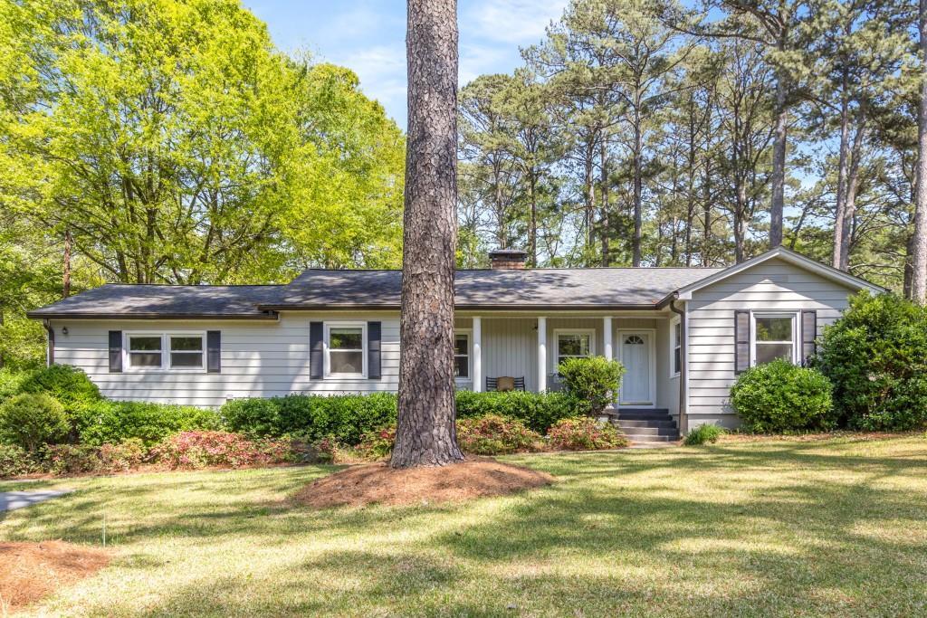 2603 Clairmont Rd in Atlanta, GA - Foto de edificio