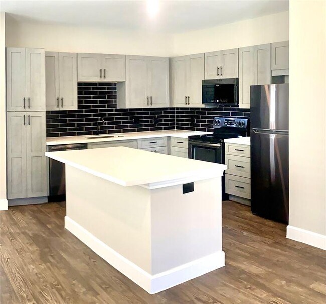 62 Woodland Hills Dr in Conroe, TX - Building Photo - Building Photo