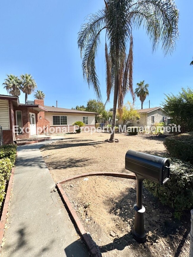 2374 W Victoria St in San Bernardino, CA - Building Photo - Building Photo