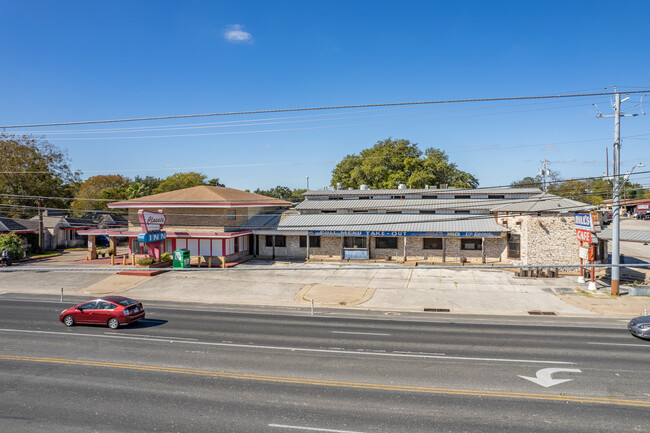 4700 S Congress Ave in Austin, TX - Foto de edificio - Building Photo