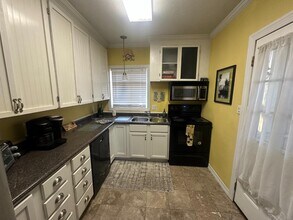 2312 Hillwood Dr E in Mobile, AL - Building Photo - Building Photo