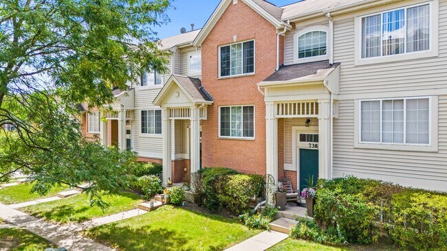738 Hanbury Dr in Des Plaines, IL - Building Photo - Building Photo
