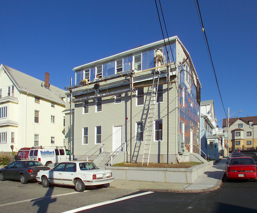 366 Bank St in Fall River, MA - Building Photo