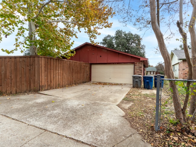 7117 Chinaberry Rd in Dallas, TX - Building Photo - Building Photo