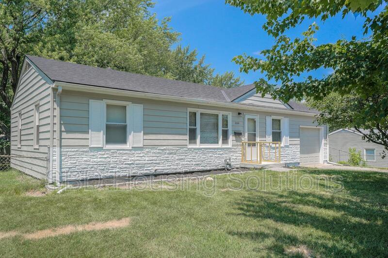 10104 Bellaire Ave in Kansas City, MO - Building Photo