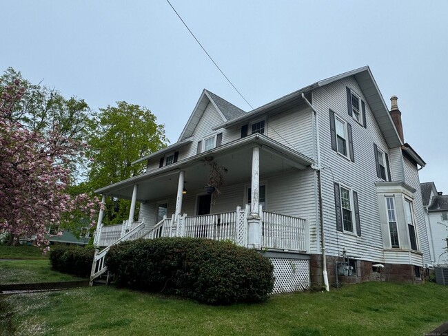 413 High St in Middletown, CT - Building Photo - Building Photo