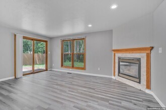 2795-2797-2797 St Ann Dr in Green Bay, WI - Building Photo - Building Photo
