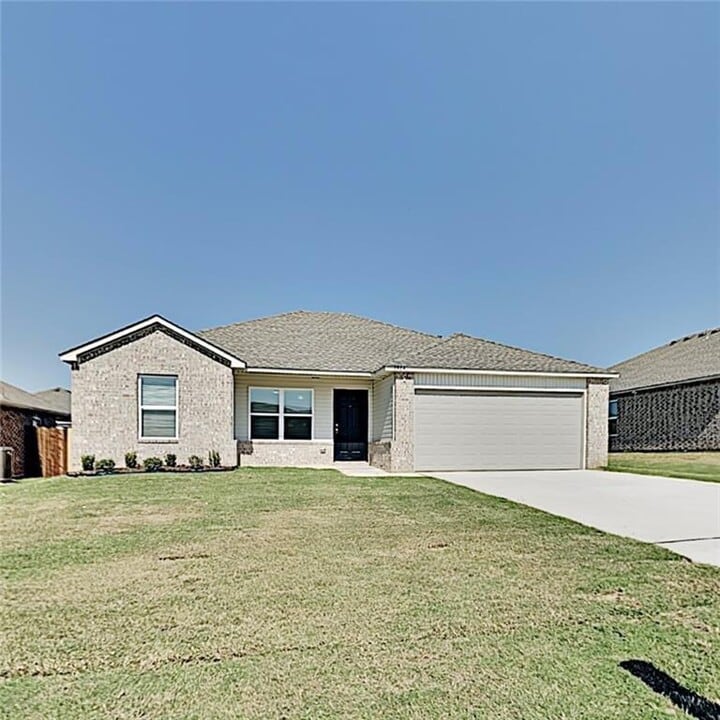 1924 Twisted Oak Ct in Shawnee, OK - Building Photo