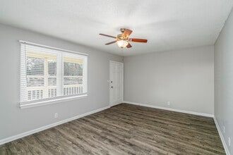 The Groves in Gastonia, NC - Building Photo - Interior Photo