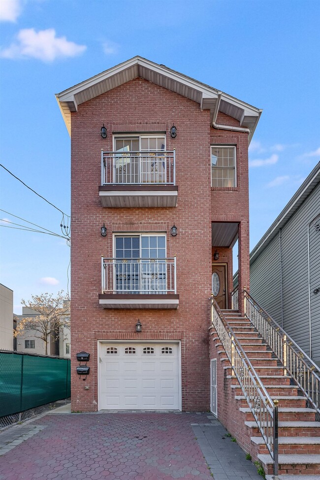 159 Webster Ave-Unit -2 in Jersey City, NJ - Building Photo - Building Photo